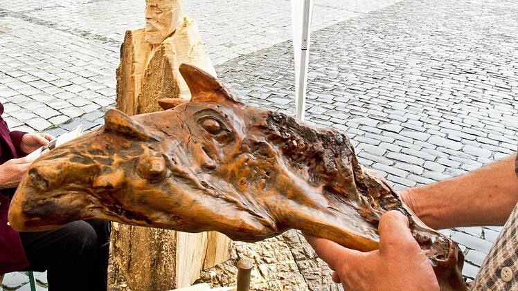 Pferdekopf aus Kirschholz.Foto: Jochen Berger