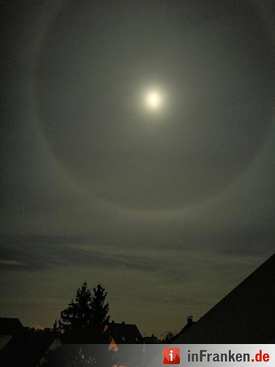 Supermond mit Halo