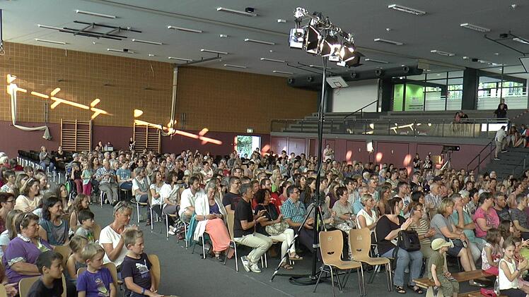Rund 500 Zuschauer waren zu dem Event in die Dreifachturnhalle Ebern gekommen.C. Licha