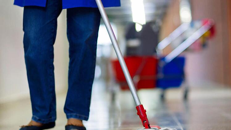 In Kulmbach waren im Dezember Fach- und Hilfskräfte in der Gebäudereinigung gesucht. Foto: Jens Büttner, dpa