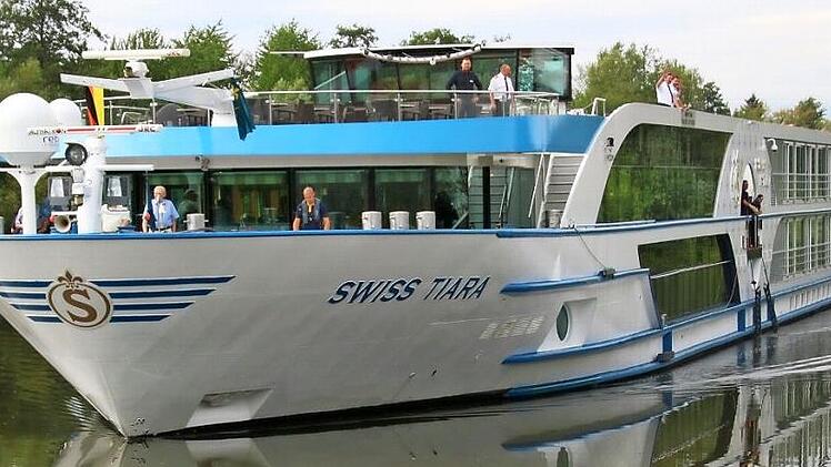 Die "Swiss Tiara" brachte die ersten Flussschifffahrt-Touristen nach Forchheim.  Foto: Josef Hofbauer