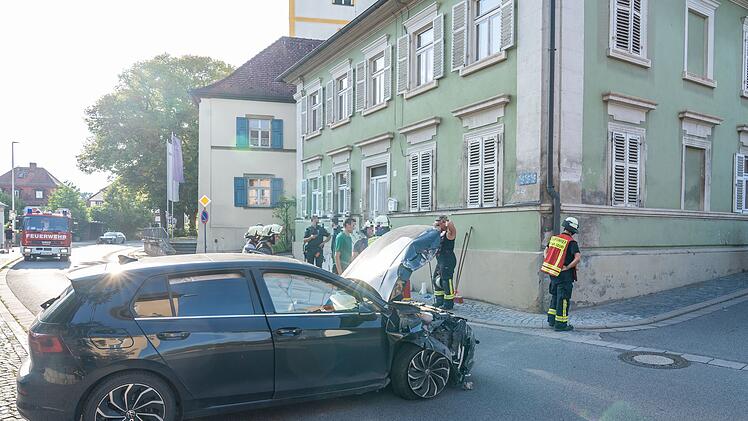 Katze ausgewichen und gegen Hauseck geprallt