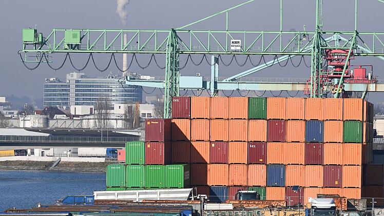 Umschlagbahnhof Logistik und Export