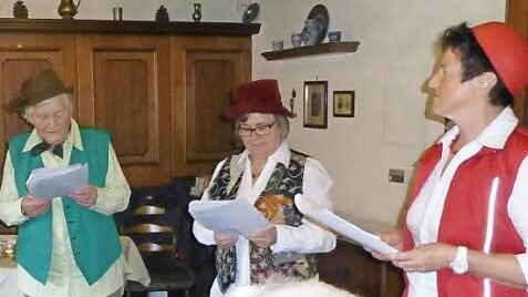 Emmi Ziegler, Liesel Emmert und Elisabeth Ziegler als "Emmi Ziegler und ihre Lieselich". Foto: Schuck