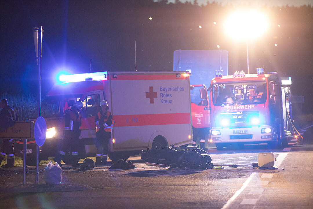 Motorrad übersehen: 57-jährige Bikerin bei Pleinfeld schwer verletzt