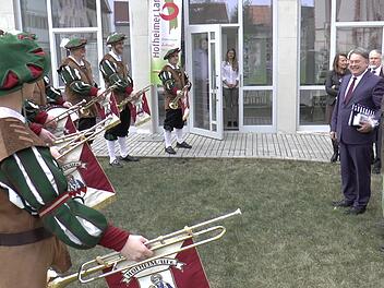 Der Fanfaren- und Spielmannszug Hofheim, der erst k&uuml;rzlich f&uuml;r seine Verdienste ausgezeichnet wurde, erfreute Minister Helmut Brunner mit einem St&auml;ndchen.  Christian Licha