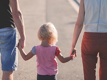 Schwabach sucht Pflegeeltern - "Kinder f&uuml;r einen begrenzten Zeitraum bei sich aufnehmen"