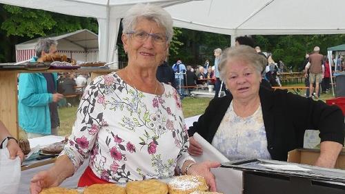 Kniek&uuml;chla aus Poxdorf gab es f&uuml;r die G&auml;ste.