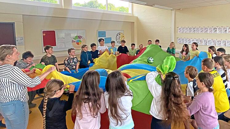 In einer vertrauensvollen Atmosph&auml;re konnten die Kinder Fragen stellen und pers&ouml;nliche Erfahrungen teilen. Sandra Lutz