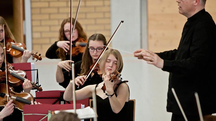 Unter der Leitung von Till Fabian Weser gastierte das Jugendsymphonieorchester Oberfranken erstmals in Bad Rodach.Foto: Jochen Berger