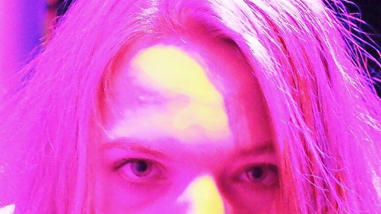 Anna Schindlbeck spielt Hanna.