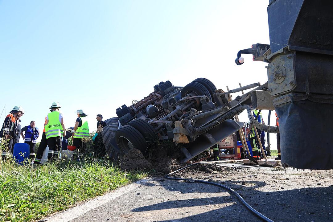 Lkw-Fahrer verliert Kontrolle bei Herzogenaurach