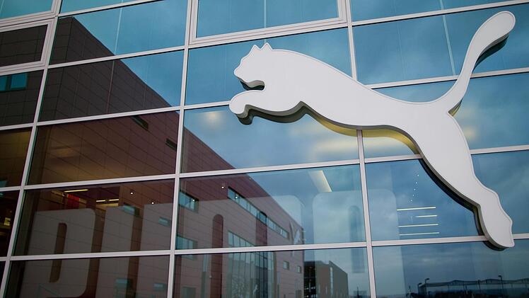 Der Sportartikelhersteller aus Herzogenaurach schraubt den Gewinn deutlich nach oben. Foto: Daniel Karmann/dpa