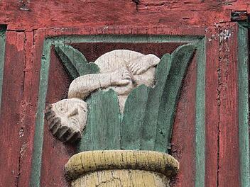 Der Mauerscheißer am Forchheimer Rathaus ist wichtiger Bestandteil jeder Stadtführung. Ob die Figur nun auch Namensgeber für das Altstadtfest wird , darüber werden die Bürger entscheiden.  Foto: Barbara Herbst