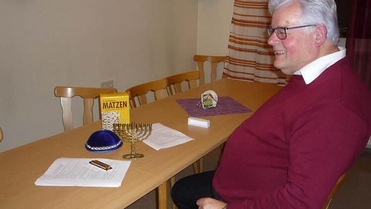 Der Theologe und Germanist Rolf Kießling bei seinem Vortrag. Foto: Görner
