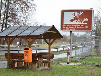 Bis 1989 trennte an der Gebrannten Br&uuml;cke eine m&ouml;rderische Grenze Sonneberg vom Coburger Land. Heute ist es eine Landesgrenze, die niemand mehr bemerkt. Bald k&ouml;nnte es wom&ouml;glich auch diese Grenze nicht mehr geben - falls sich Sonneberg an das Coburger Land anschlie&szlig;t. Foto: Rainer Lutz