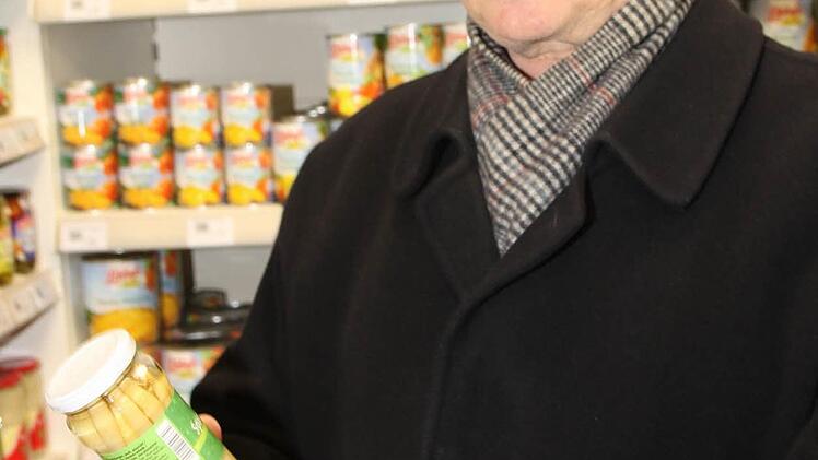 Hartumut Schölzel: "Wenn ich wegen eines Einkaufs wegfahren muss, brauche ich Zeit und Energie, das kostet auch Geld. Deshalb kann man auch im Dorfladen einkaufen, auch wenn dort die Waren ein paar Cent mehr kosten." Foto: Michael Stelzner