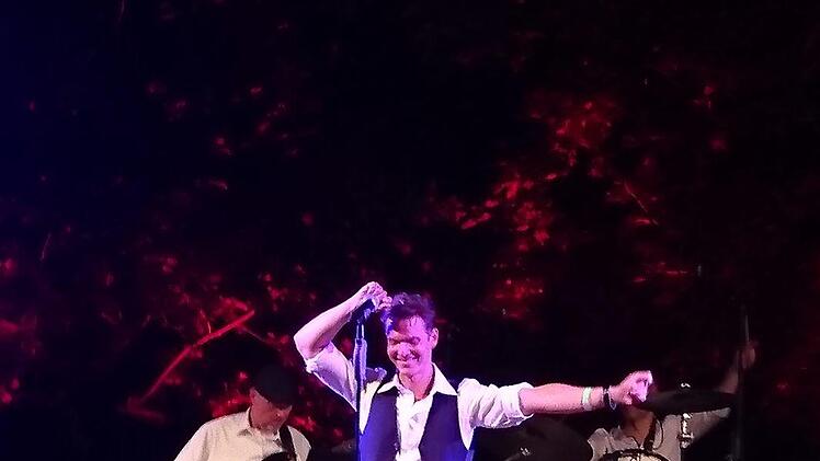 Uli Scherbel brachte mit der Pavel-Sandorf-Band einen viel umjubelten                                 Auftritt auf die B&uuml;hne.