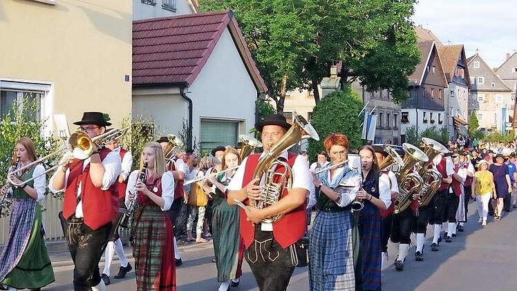 Die Musiker führten den Zug an.  Foto: Heike Schülein