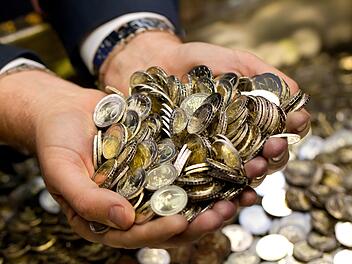 Die reichsten Deutschen: Ein Ranking zeigt, wer in Deutschland am meisten Geld besitzt. Symbolfoto: Sven Hoppe/dpa