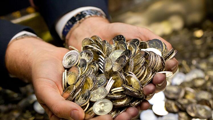 Die reichsten Deutschen: Ein Ranking zeigt, wer in Deutschland am meisten Geld besitzt. Symbolfoto: Sven Hoppe/dpa