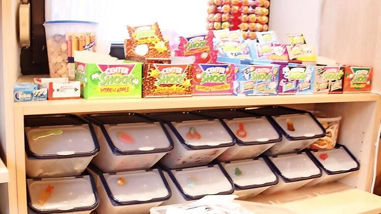 Innerhalb von zwei Tagen hatte sich die kleine Plastikbox gefüllt - und zwar vor dem Schulbeginn.