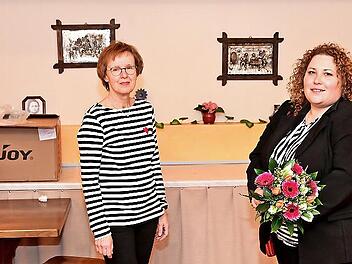 Wahlen beim Foto-Amateur-Club Mainleus/Kulmbach: Dem achtfachen deutschen Fotoclubmeister steht künftig Monika Matulle (Zweite von rechts) vor. Mit im Bild ihr Stellvertreter Heinz Tschanz -Hofmann (rechts) sowie (von links) Schriftführer Günter Schnabel und Kassenwartin Karin Kuchler