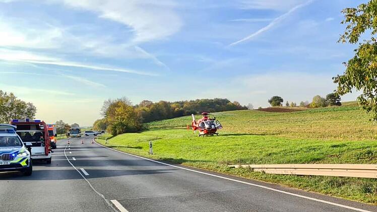 B470 bei Hemhofen: "Unterirdisches Verhalten" bei Unfall macht Feuerwehr "wütend und sprachlos"