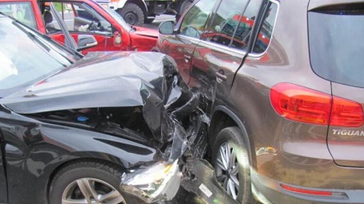 Zwei Schwerverletzte kamen nach diesem Unfall in der Nähe von Riedenberg ins Krankenhaus. Foto: Florian Leimbach