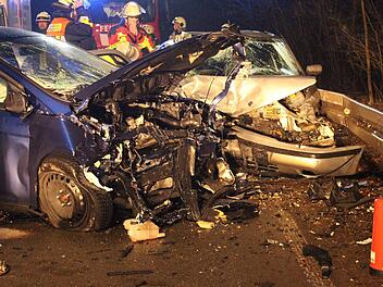 Auf der St2163 im oberfr&auml;nkischen Landkreis Bayreuth hat sich am Abend ein schwerer Unfall ereignet. Eine Frau wurde dabei lebensgef&auml;hrlich verletzt. Foto: Holzheimer/News5