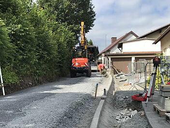 Saniert wird gerade ein Teilstück der "Alten Heeresstraße" im Stadtteil Vogtendorf. K.-H. Hofmann