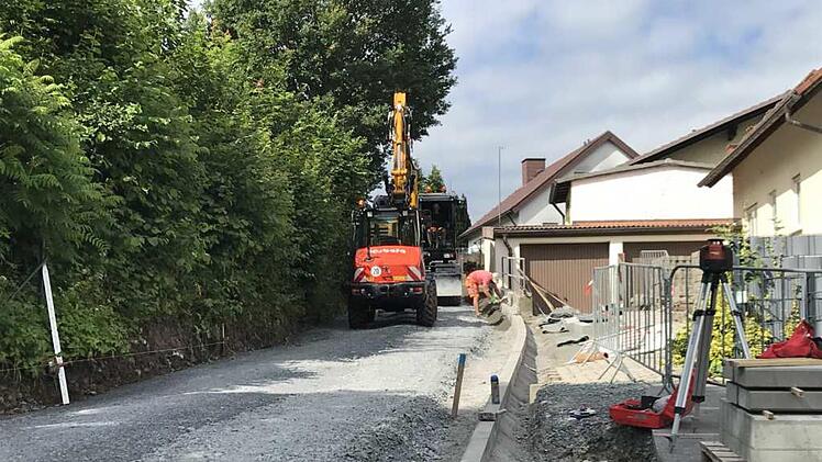 Saniert wird gerade ein Teilstück der "Alten Heeresstraße" im Stadtteil Vogtendorf. K.-H. Hofmann