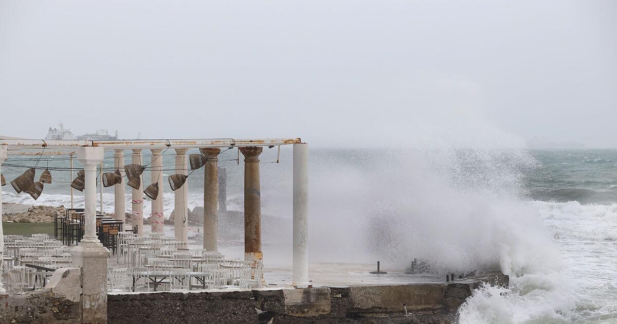 Atlantikst-rme-ziehen-ber-Iberische-Halbinsel-hinweg
