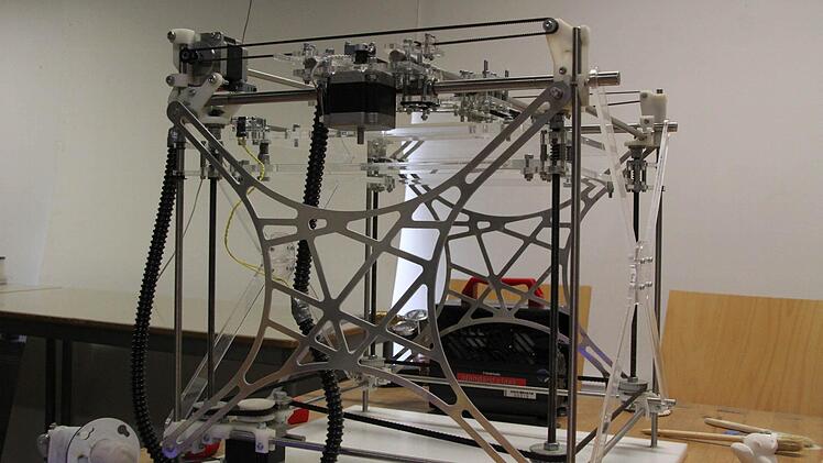 Der Reprap sieht noch sehr nach Bastler-Szene aus.