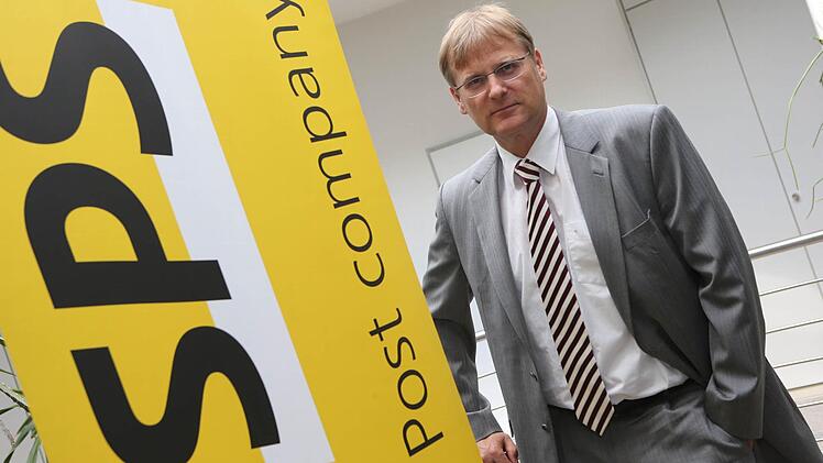 Michael Auerbach, Geschäftsführer von SPS Deutschland, in der Bamberger Zentrale: Das Unternehmen erfasst unter anderem für andere Firmen die Posteingänge und digitalisiert sie. Außerdem werden in Bamberg Kredit- und andere personalisierte Karten angefertigt. Foto: Matthias Hoch