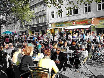 Tausende Besucher zieht es bei den verkaufsoffenen Sonntagen (Archivbild aus dem letzten Oktober) in die Innenstadt - ausnahmsweise florieren da die Geschäfte Einzelhändler, die im Alltag unter unter Umsatzeinbußen leiden. Foto: RiegerPress