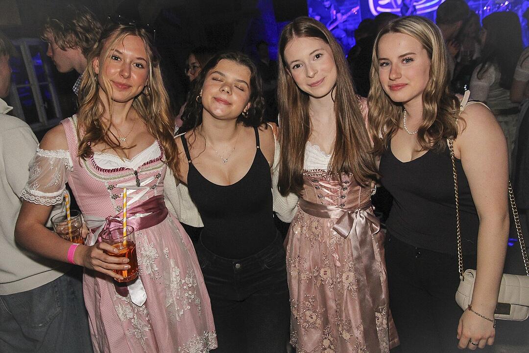 Mit der Partyband "Popnach8"!