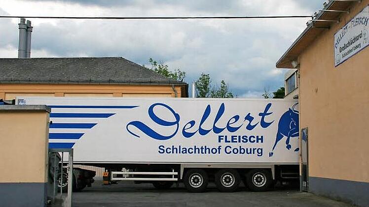 Hier geht's um viel Fleisch: Dellert liefert unter anderem Rinder-Vorderviertel an den Fleischlieferanten von McDonalds. Foto: Christiane Lehmann