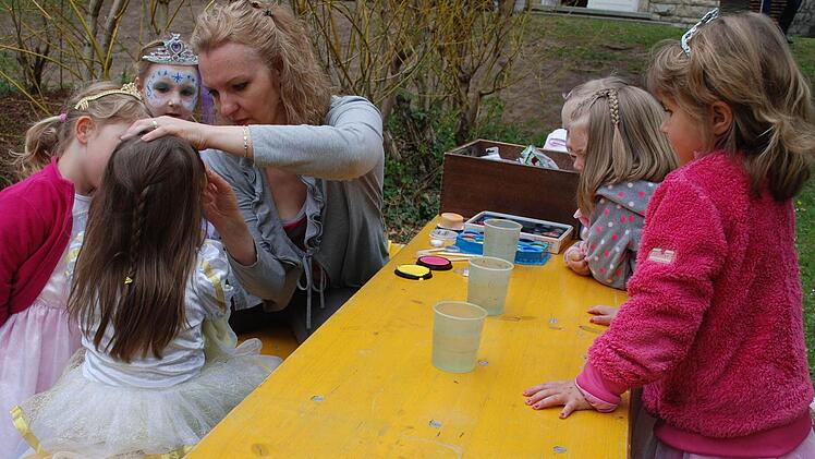 Kinderschminken war bei Iris angesagt...,