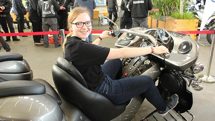 Patricia Faltenbacher hat es sich gemütlich gemacht. Sie unterstützt den elterlichen Betrieb und in dem kommt dem Trike eine besondere Rolle zu. Foto: Markus Häggberg