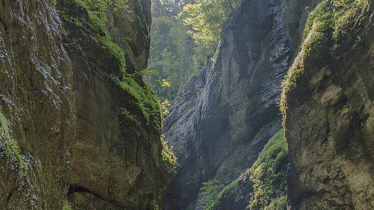 24-Jähriger aus Bayern tot aufgefunden - verunglückt beim Wandern in einer Klamm in Österreich. (Symbolbild)