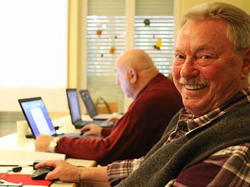 Gerhard Wendling ist vom PC-Kurs begeistert: "Das Angebot ist ganz fantastisch."  Fotos: Martin Kreklau