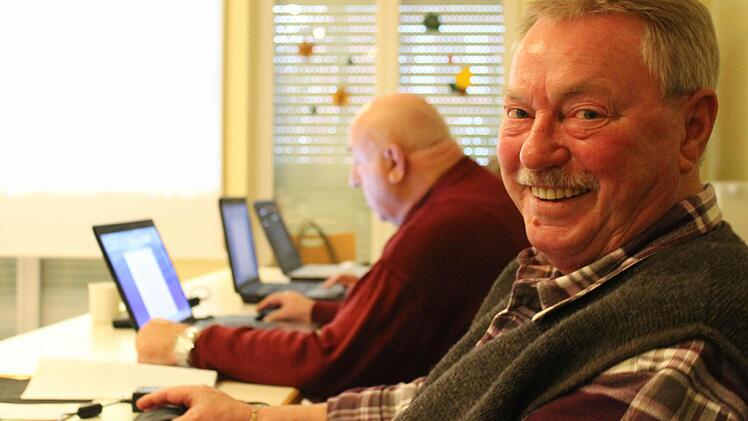 Gerhard Wendling ist vom PC-Kurs begeistert: "Das Angebot ist ganz fantastisch."  Fotos: Martin Kreklau