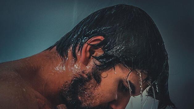 Duschen tut gut - ein falsches Duschgel kann allerdings sch&auml;dlich  sein.  Bei vielen Marken finden sich krebserregende Stoffe. &Ouml;kotest hat 50 M&auml;nner-Duschgele getestet. Symbolbild: Olya Adamovich / Pixabay.com