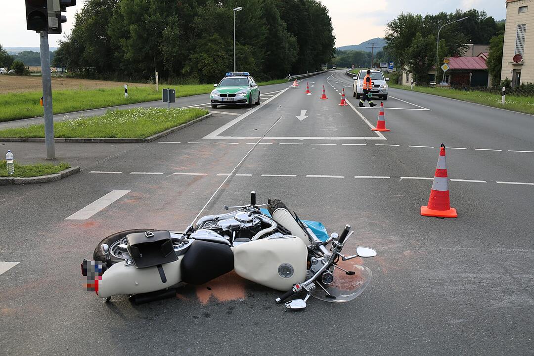 Kreis Kulmbach: Lkw-Fahrer übersieht Motorradfahrerin bei Wirsberg