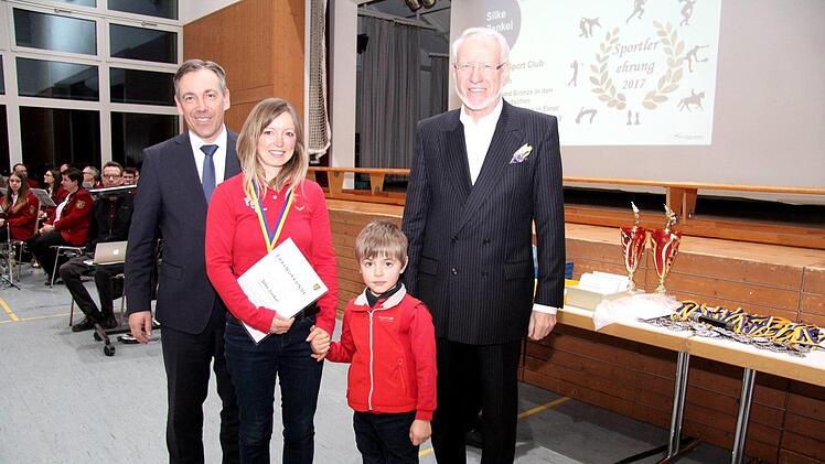 Silke Zenkel, Pferde Sport Club Röhrach, Silber und Bronze bei den Süddeutschen Meisterschaften  Foto: Richard Sänger