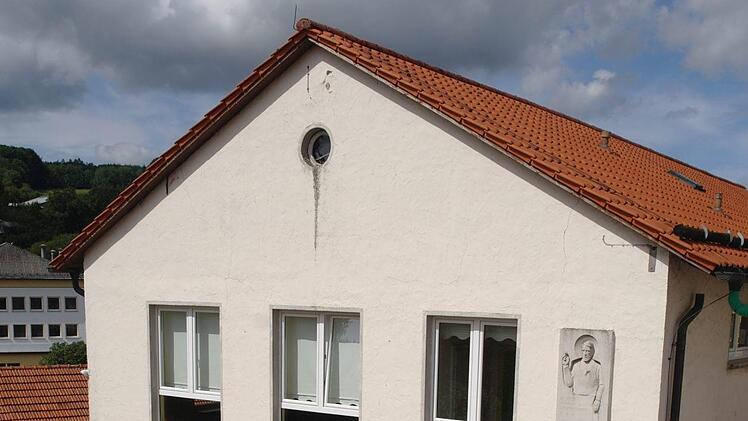 Der alte Pfarrgarten ist erst einmal weg. "Wand 12" muss zunächst errichtet werden.   Foto: Stephanie Elm