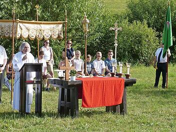Pater Helmut Hagen bei seiner Ansprache