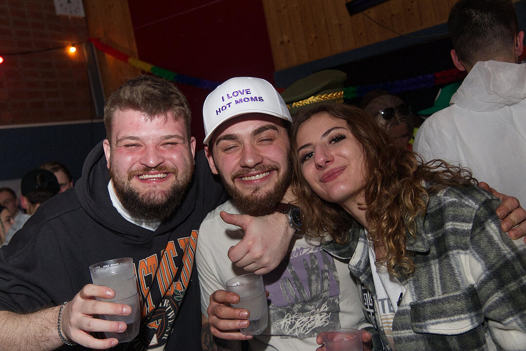Fasching pur in der Grundschulturnhalle
