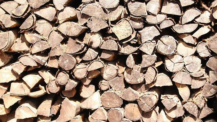 Scheit auf Scheit, ordentlich gestapelt